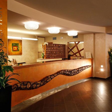 Hotel Monte Rosa Кьявари Экстерьер фото