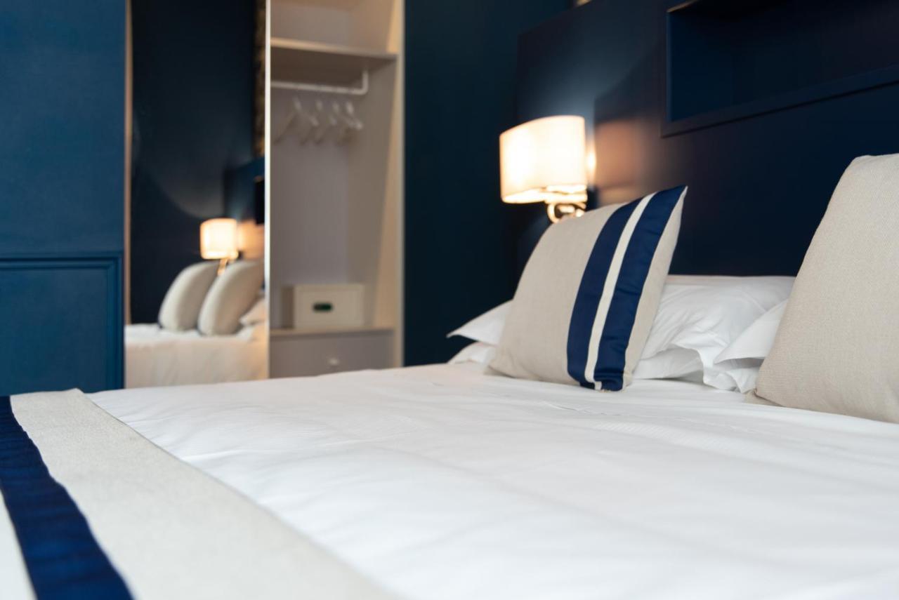 Hotel Monte Rosa Кьявари Экстерьер фото