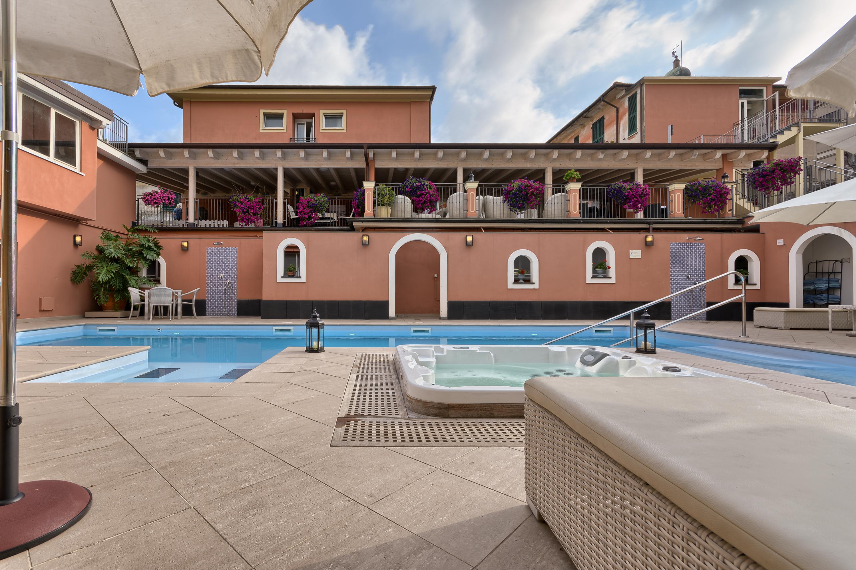 Hotel Monte Rosa Кьявари Экстерьер фото