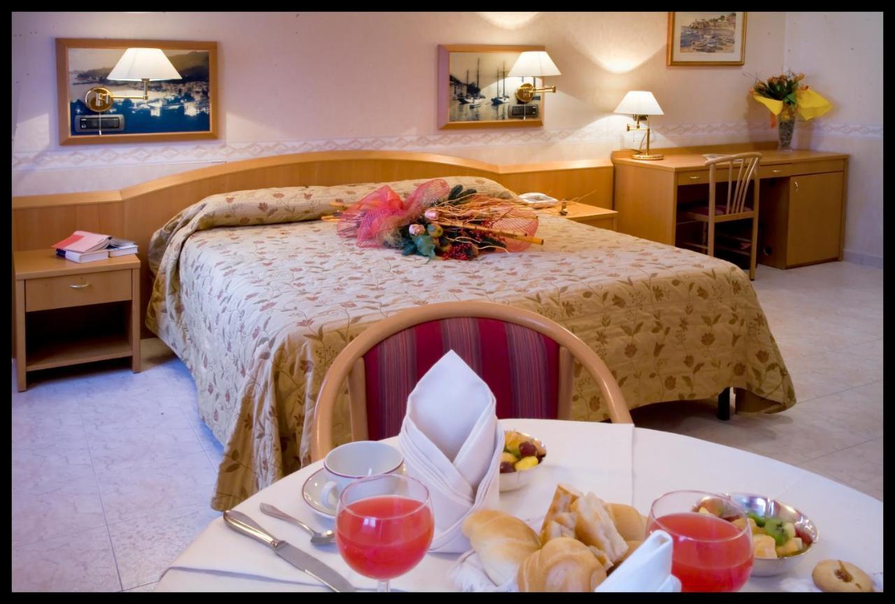 Hotel Monte Rosa Кьявари Экстерьер фото